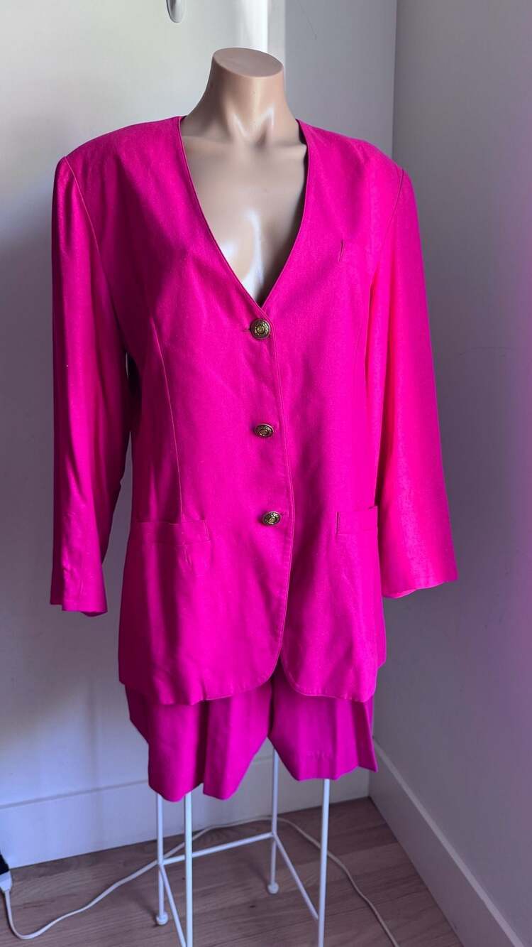 Vintage Vio Hot Pink 100% Silk Blazer and Pleated Shorts Set Size 7/8